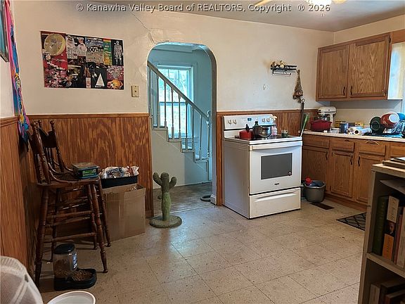 3rd image of 1391 Elizabeth St