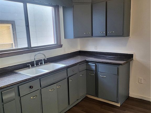 4th image of 235 Cortland Ave