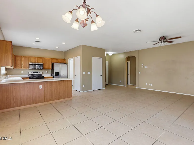 12910 W Corrine Dr — Photo 4