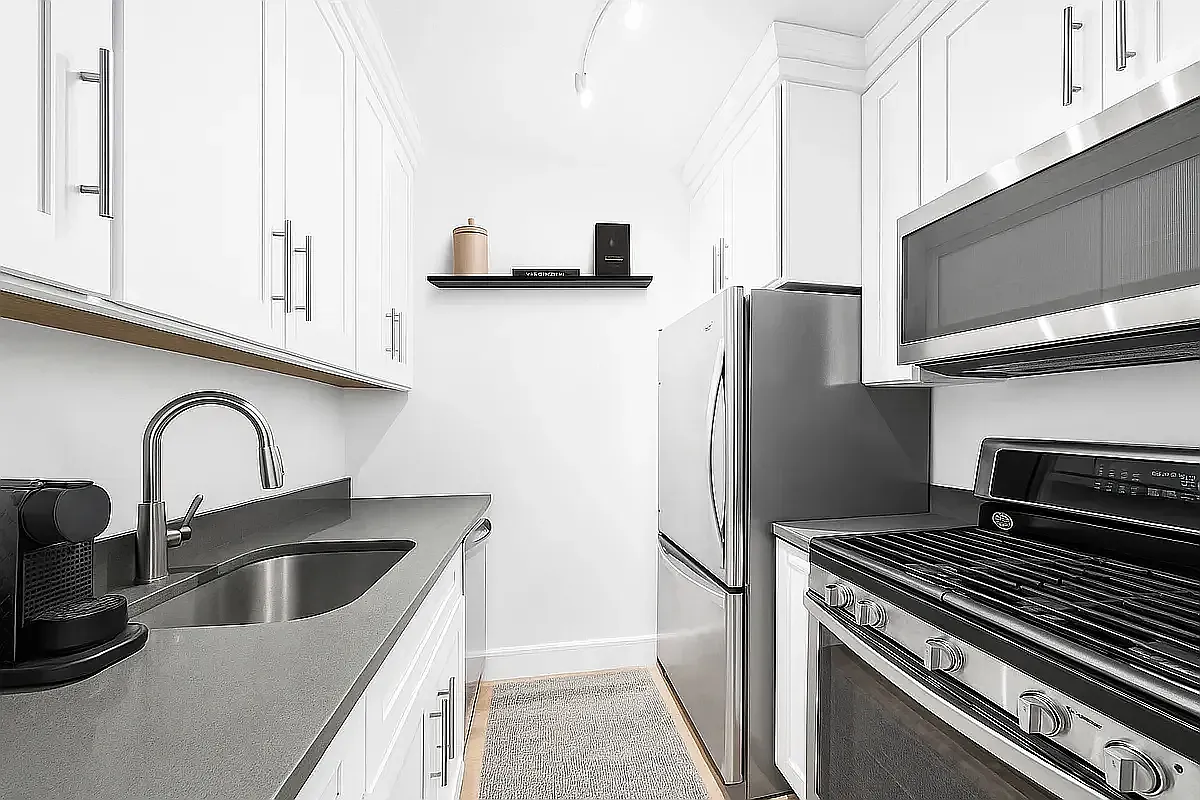 330 West 56th Street — Photo 2