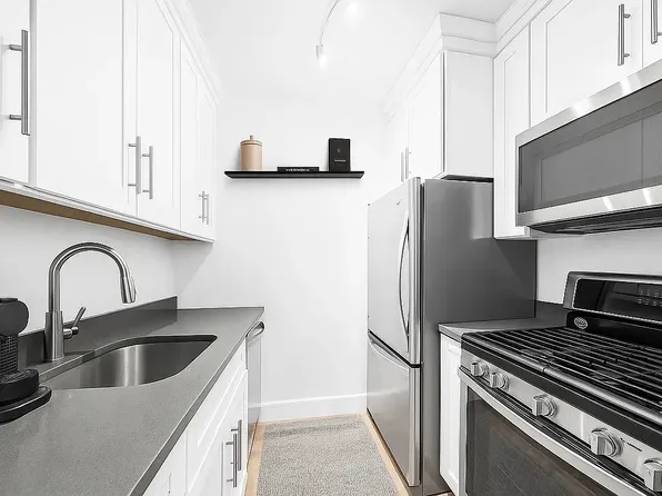 330 West 56th Street image 4 of 5