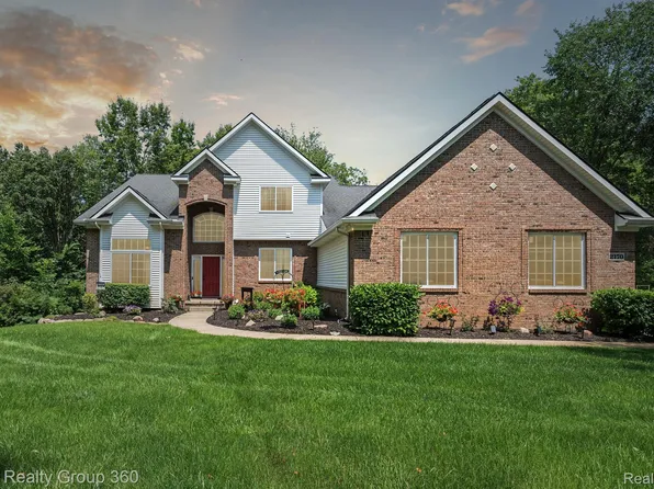 2170 Moorlands Vw, Howell, MI 48855