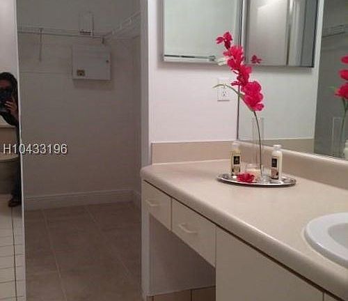 2nd image of 741 Holly St
