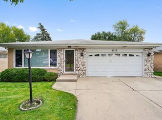 6815 N Algonquin Ave, Chicago, IL