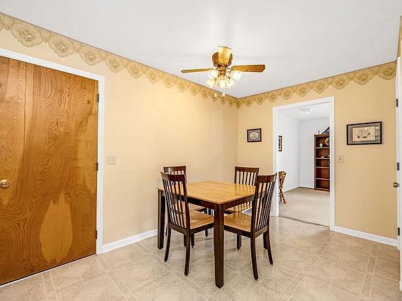 3rd image of 986 Wittenberg Dr