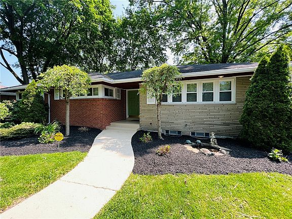 2nd image of 22 Fairhill Dr