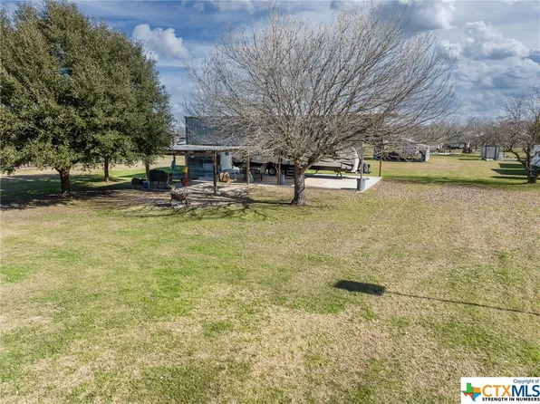 2 Tapi Ln, Gonzales, TX 78629