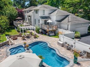 77 Longfellow Dr, Kings Park, NY 11754