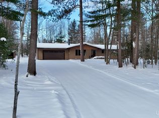 3 Arrowhead Dr, Marquette, MI 49855