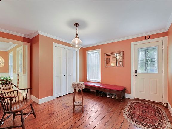 3rd image of 574 Honeypot Rd