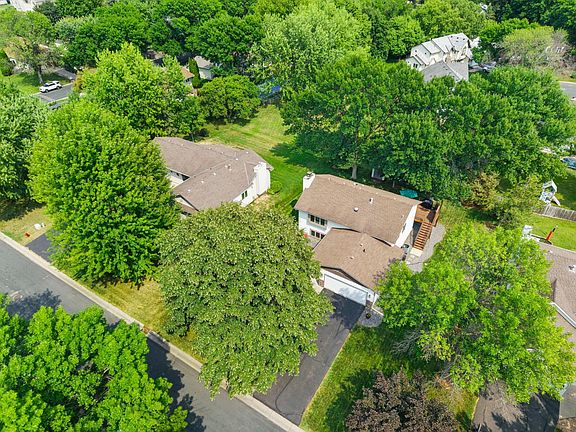 2nd image of 9220 Orchid Ln N