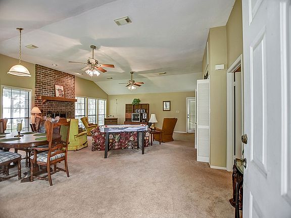 5th image of 774 Lakewood Dr