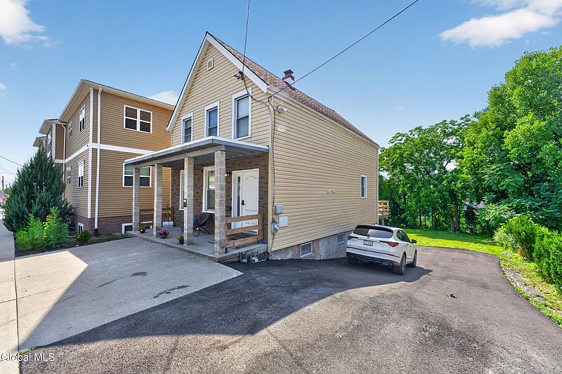 3rd image of 1053 Broadway