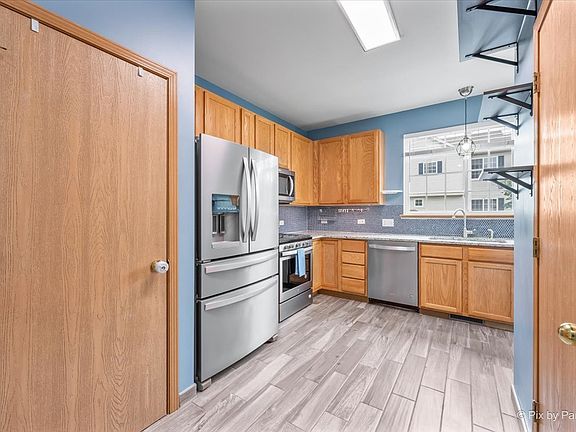 4th image of 401 Evergreen Cir