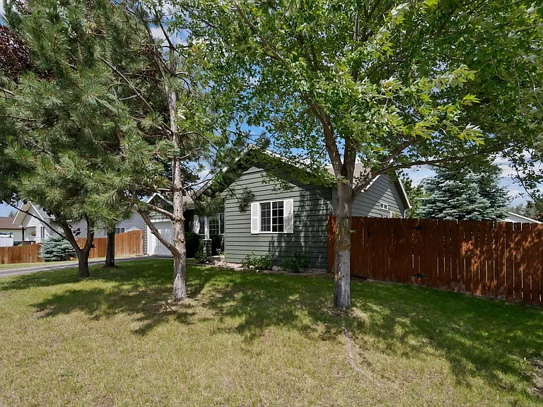 11 Karen Rd — Photo 15