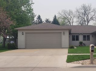 910 2nd St NW, Pipestone, MN 56164