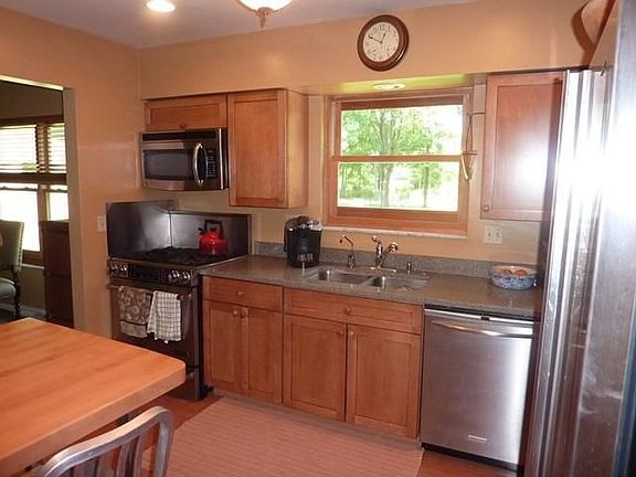 5th image of 9052 Foxhunter Ln