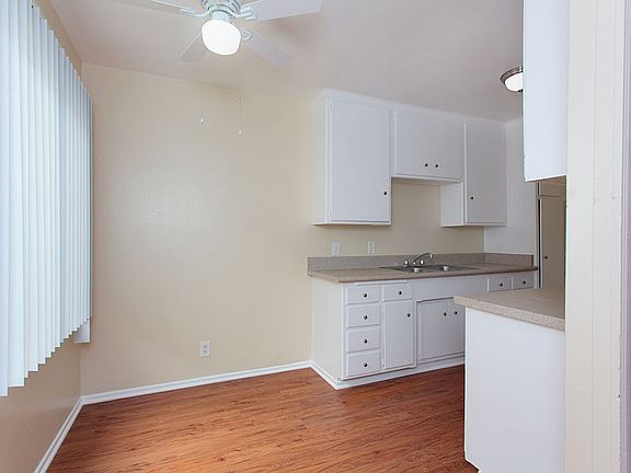 5th image of 500-502 Orange Ave #502_02