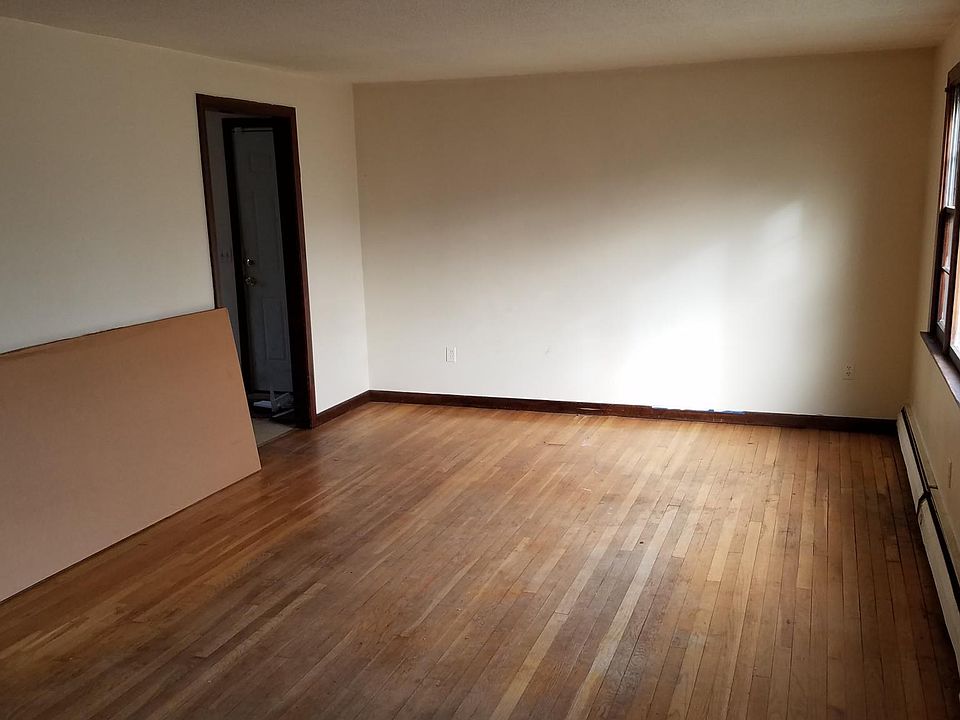 1st image of 9 Echo Ln