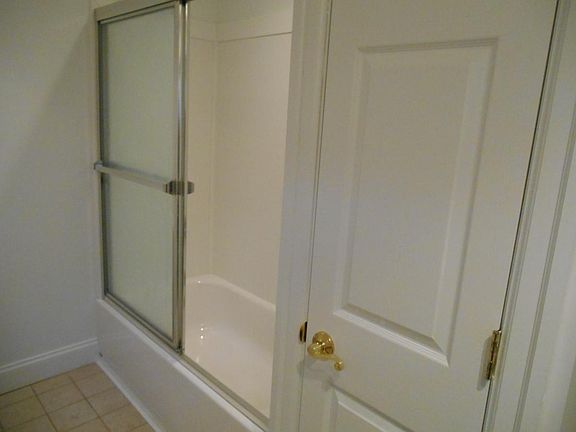 5th image of 45 Grove Ave Floor 1