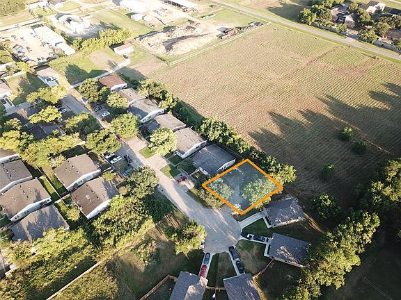 2nd image of 15 Carol Ct