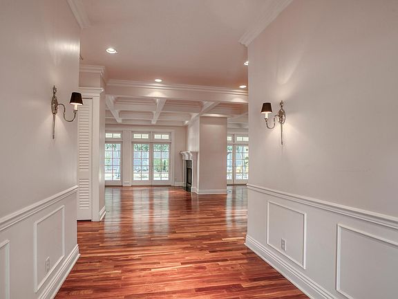2nd image of 401 Rosemary Ln