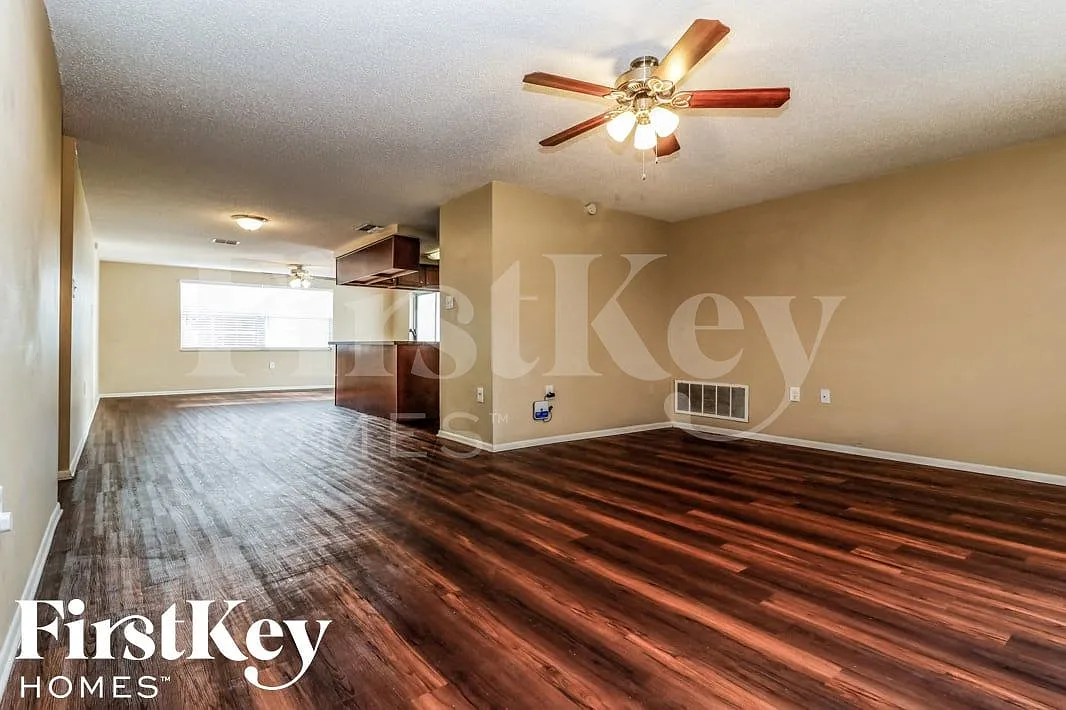 3 bed, 2.0 bath, 1424 sqft, $1,885 — Photo 3