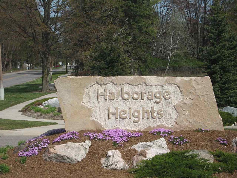 2nd image of 1082 Harborview