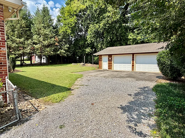 812 Hamilton St — Photo 2