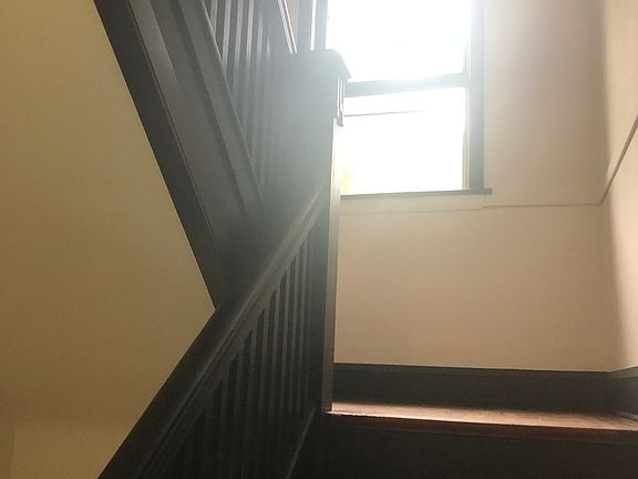 3rd image of 2215 W Winnemac Ave