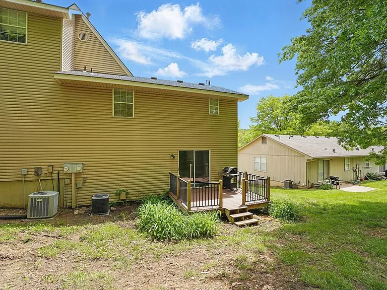802 NE Barnes Dr #A — Photo 24