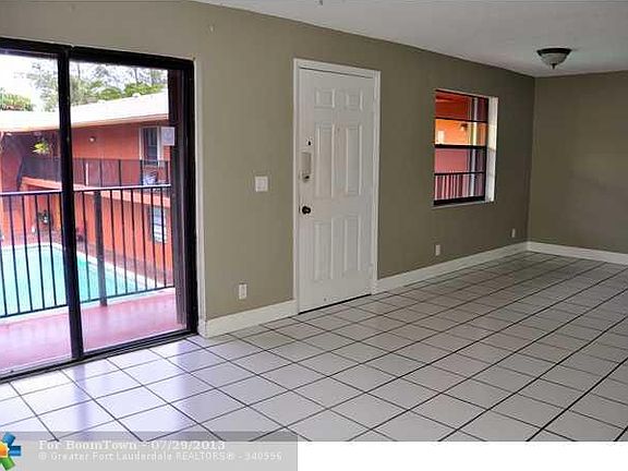 3rd image of 1826 N Dixie Hwy APT 203