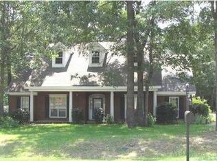 478 Spring Hollow Dr, Deatsville, AL 36022