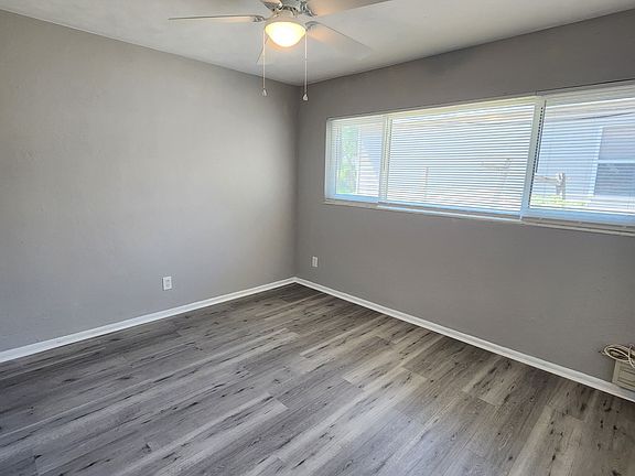 4th image of 1102 Highland St