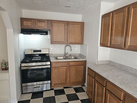 5th image of 421 Princeton Dr SE #C