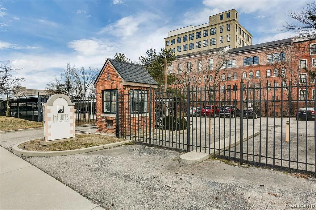 1 bed, 1.0 bath, 11022 sqft, $1,650 — Photo 1