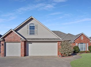 2005 SW 31st St, Moore, OK 73170