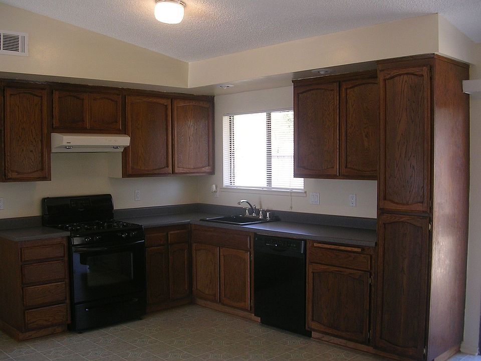2nd image of 1824 N Dejoy St