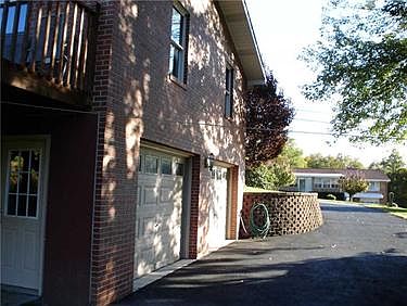 3rd image of 11935 Wilshire Dr