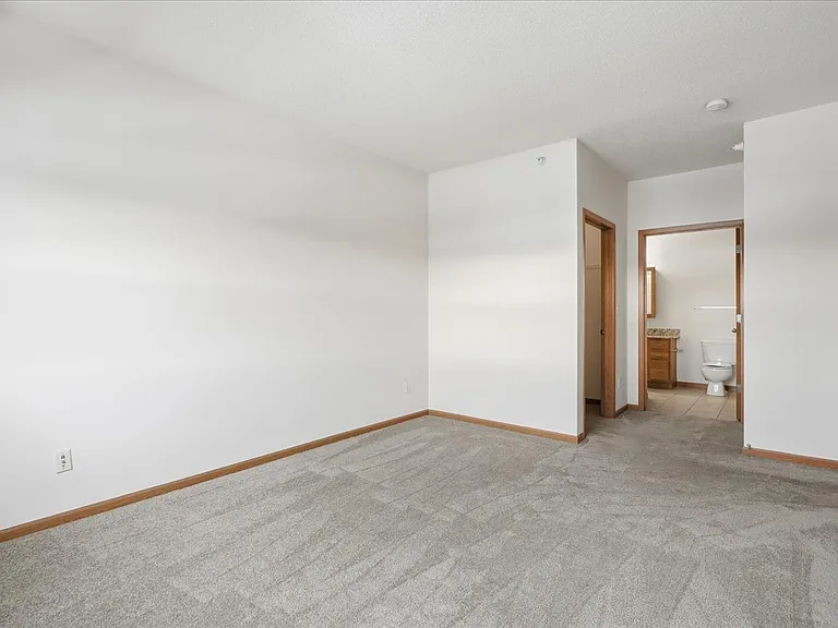 Crown Villa Apartments — Photo 13