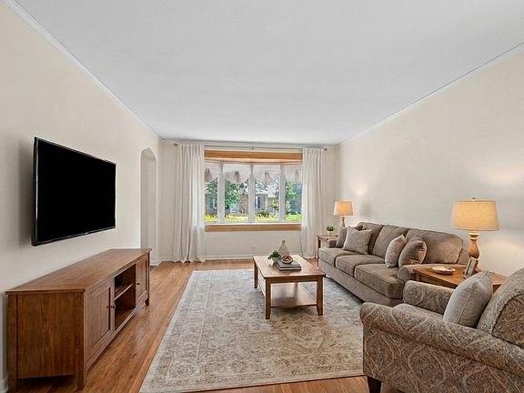 2nd image of 6132 N Overhill Ave