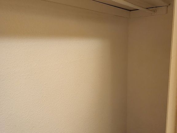 4th image of 501 E Houston St APT 9