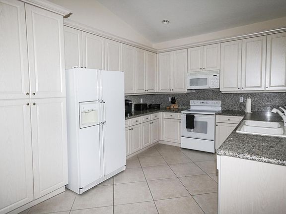 4th image of 11791 Caracas Blvd