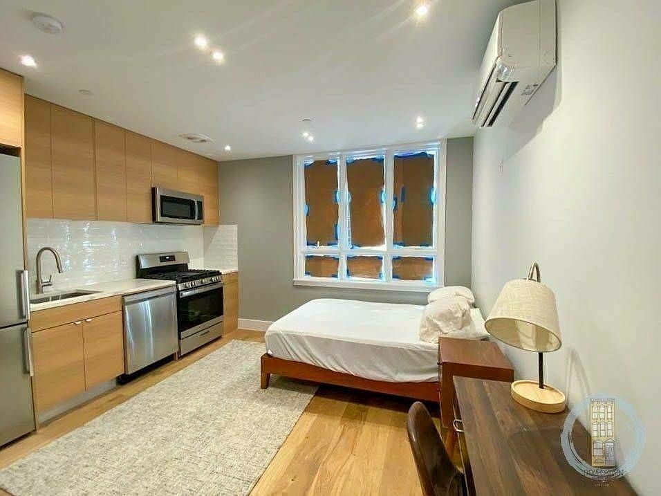 1st image of 37 Irving Pl #1RR