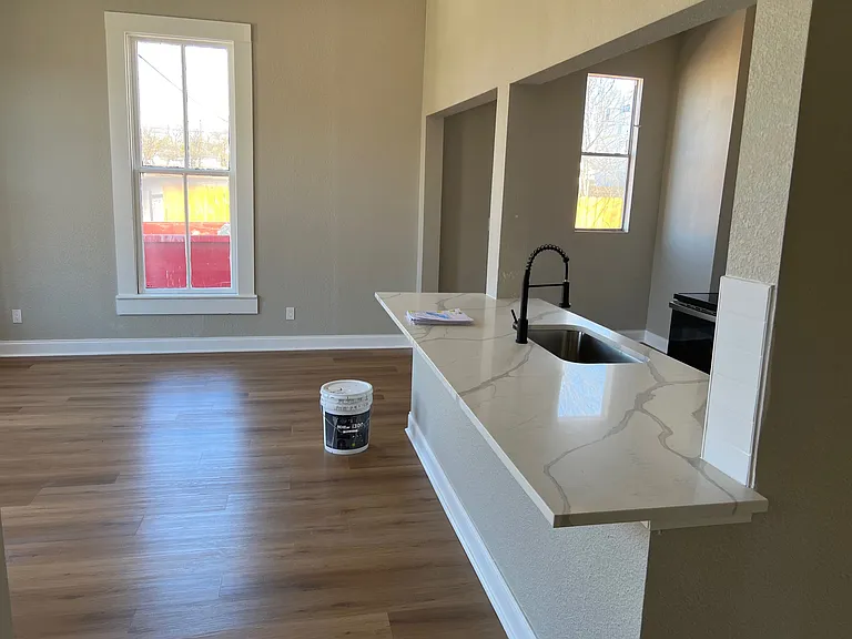 722 S Pine St — Photo 3