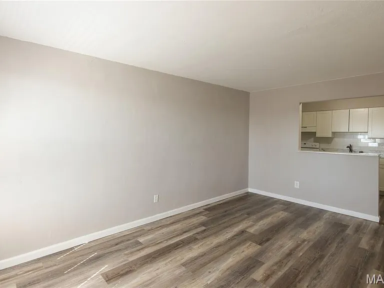 4770 Kings Dr #G — Photo 2