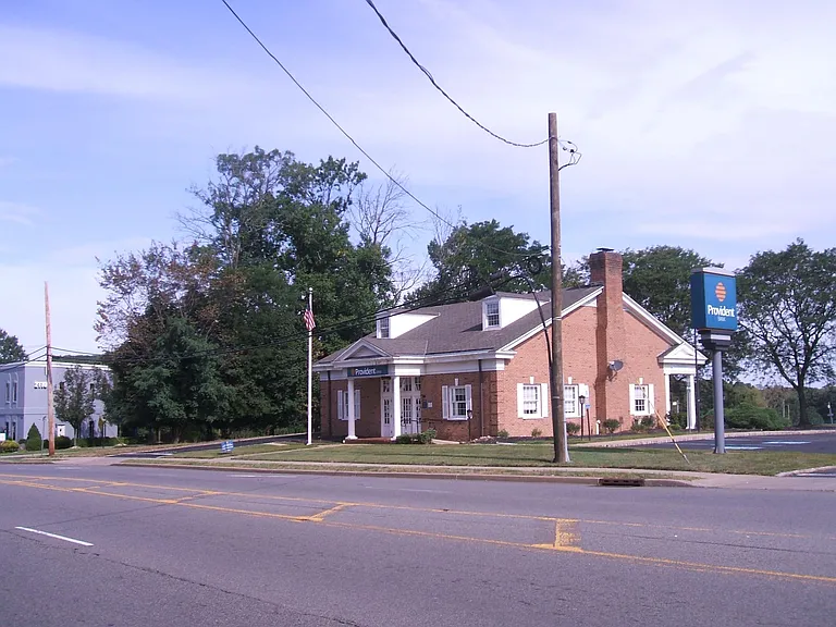 2111 Oak Tree Rd — Photo 5