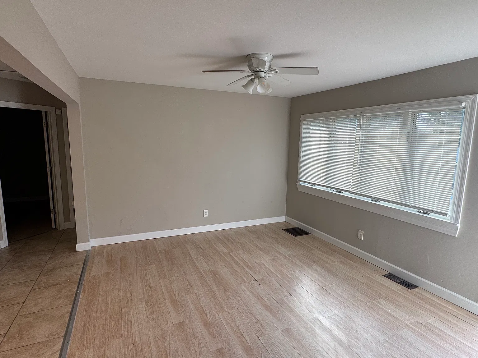 3 bed, 864 sqft, $1,595 — Photo 4