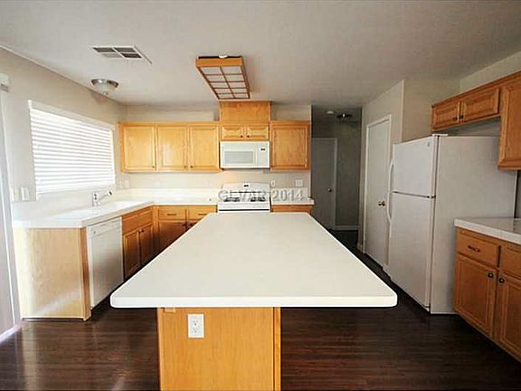 4th image of 16 Woodcarver St