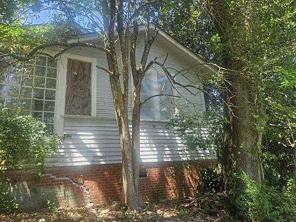 2nd image of 864 N 7th Ave